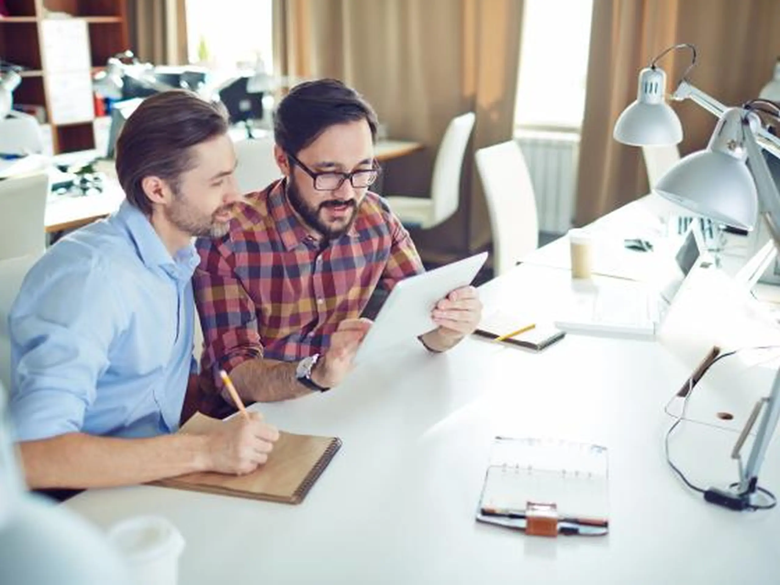 How can social media analytics tools aid in competition analysis? How can social media analytics tools aid in competition analysis?