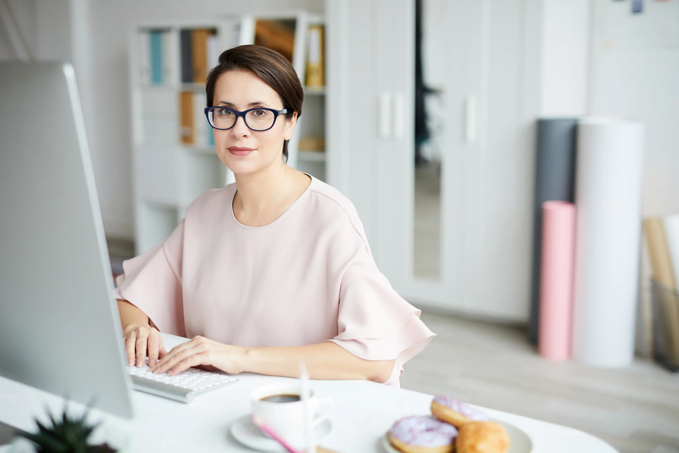 How can analytics guide the posting frequency decision? How can analytics guide the posting frequency decision?