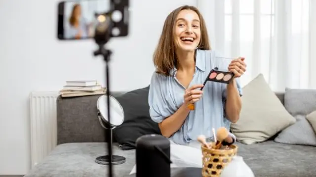 Is the number of views correlated to the revenue earned?