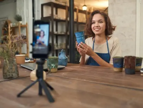 Social media videos: 8 tips to keep audiences watching!