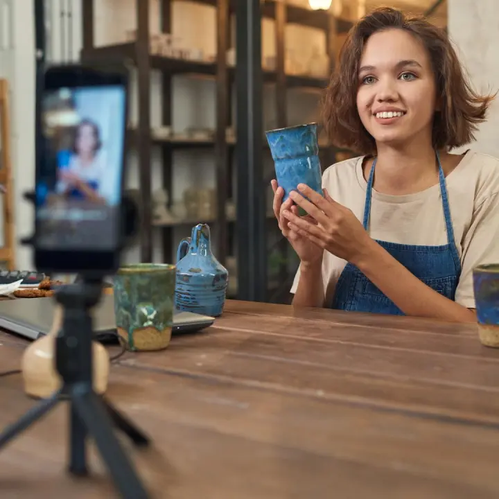 Social media videos: 8 tips to keep audiences watching! Social media videos: 8 tips to keep audiences watching!