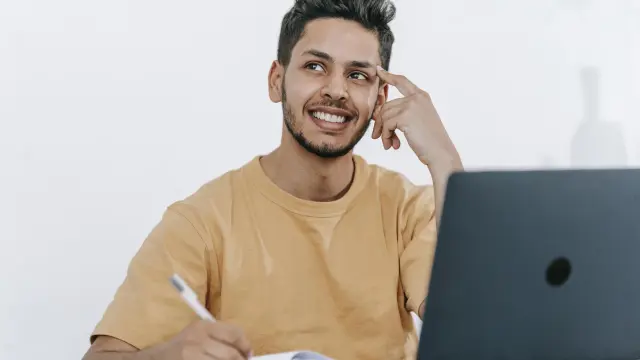 Sesinizi akıllıca seçin: Reelsiniz için seçtiğiniz ses de en az görseller kadar önemlidir. Ne de olsa, izleyicileriniz Reelsi izlerken bunu dinleyece...