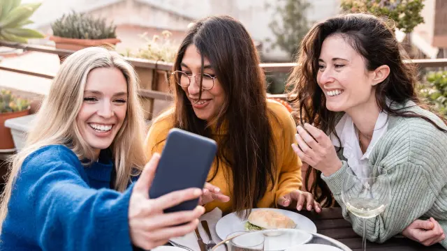 How to hide Instagram likes on an already published post?  How to hide Instagram likes on an already published post?