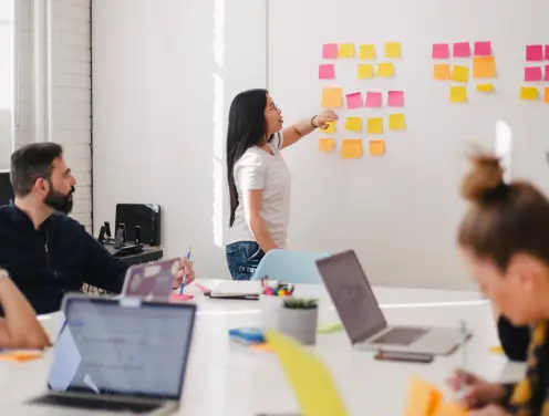 What are the differences between organic vs. paid social media?