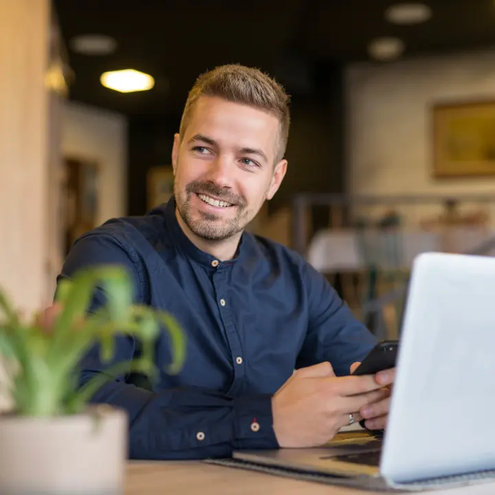 Why startups should use social media? Why startups should use social media?