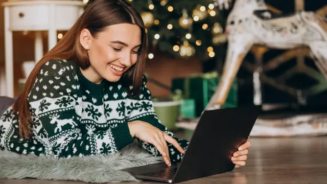 Make new year’s posts on social media